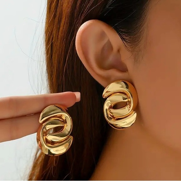 Cross Circle Design Earrings/Stainless Steel Plated In 18K Gold - Picture 4 of 6